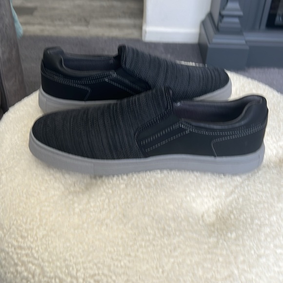 Men’s size 11 Deer Stags Bryce Black memory foam slip on shoes. - Picture 4 of 9